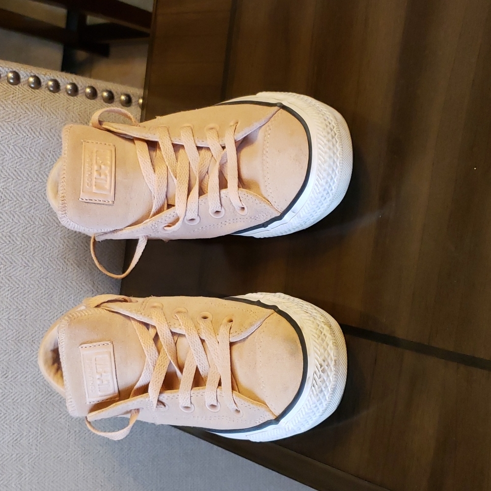 Women's Converse size 9